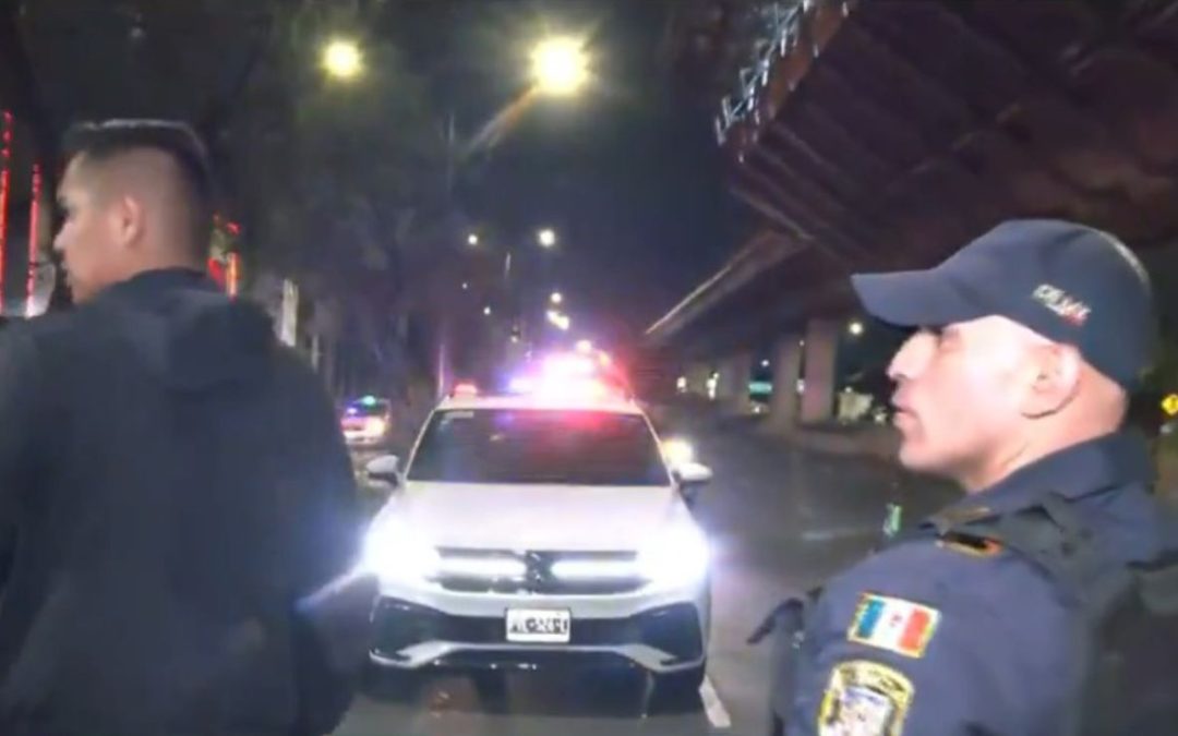 Atentan contra conductor en la Venustiano Carranza; víctima sobrevivió