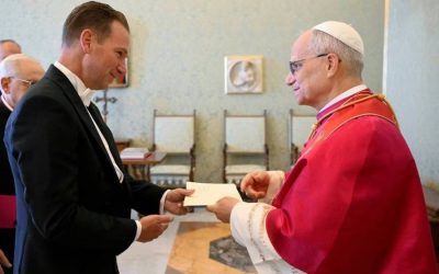 El Papa León XIV recibe credenciales del nuevo embajador de EE.UU., Brian Francis Burch, ante el Vaticano