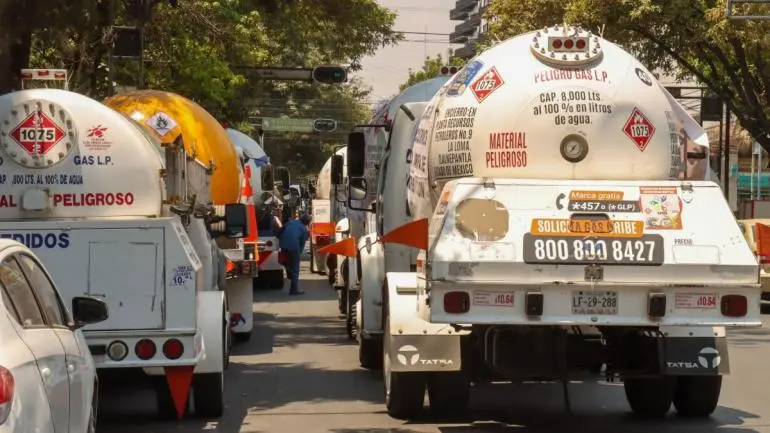 Anuncian medidas para regular transporte de sustancias peligrosas tras accidente en Iztapalapa