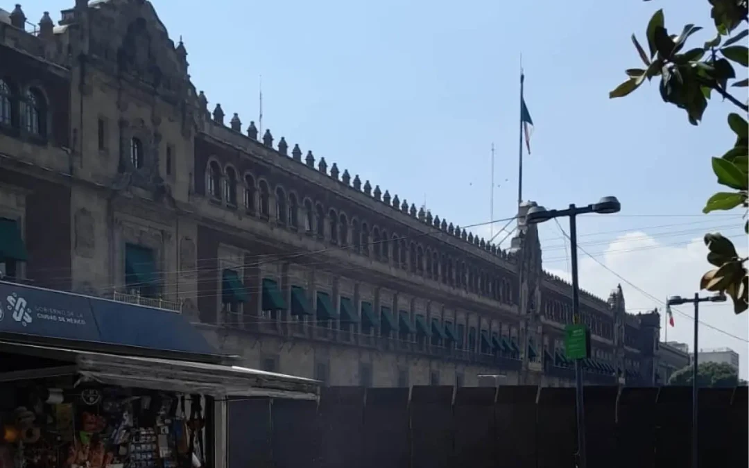 Marcha por Ayotzinapa: blindan el Centro Histórico a 11 años de la tragedia