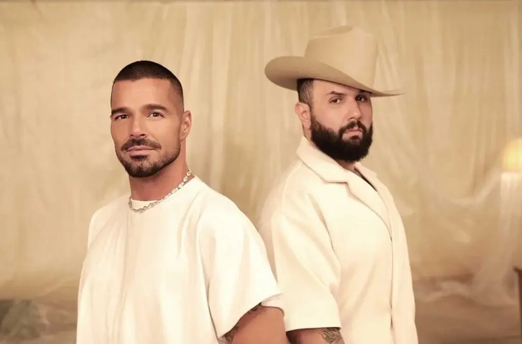 Ricky Martin revive su clásico ‘A medio vivir’ junto a Carin León