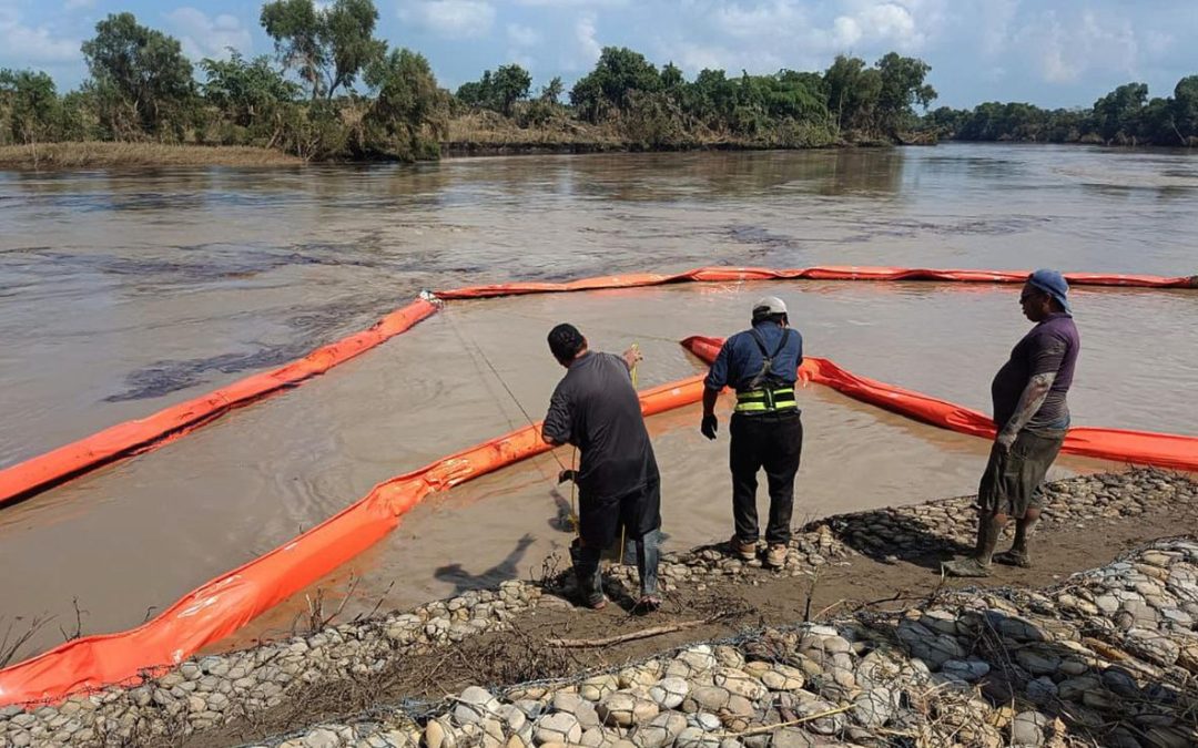 Derrame de hidrocarburo afecta el río Tuxpan