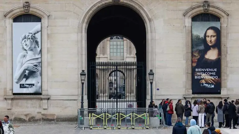 Ministra francesa acelerará la reforma del Louvre tras el robo