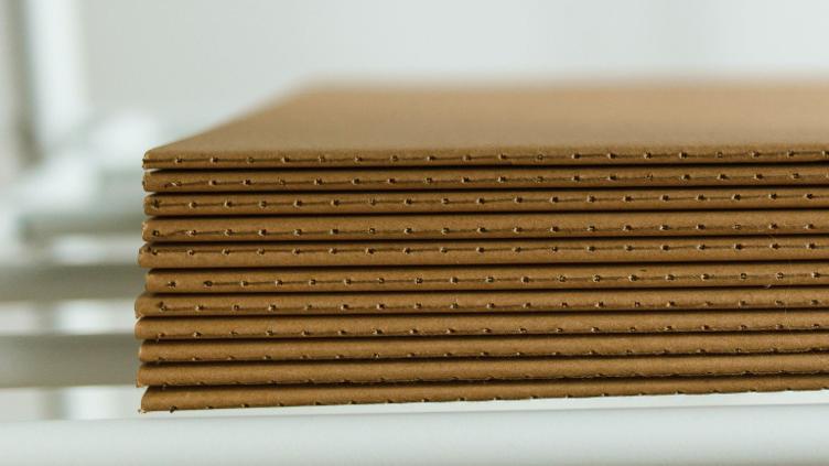 Impone México nuevo arancel a cartoncillo chino por posible dumping