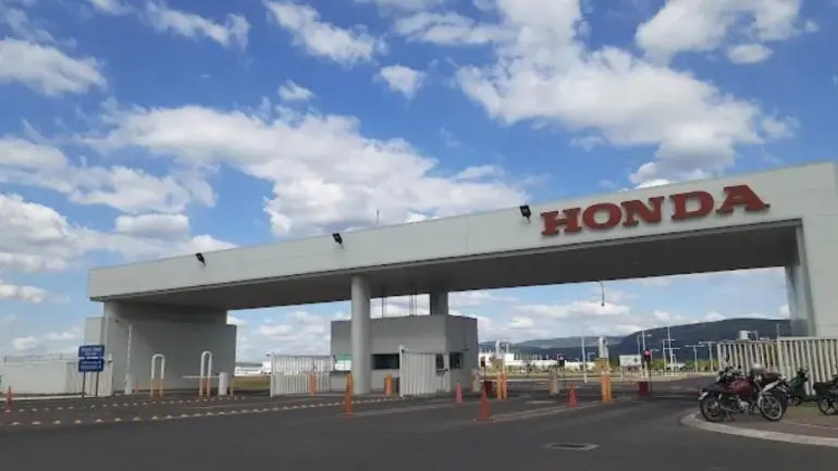 Suspende Honda producción de autos en Celaya por escasez de semiconductores