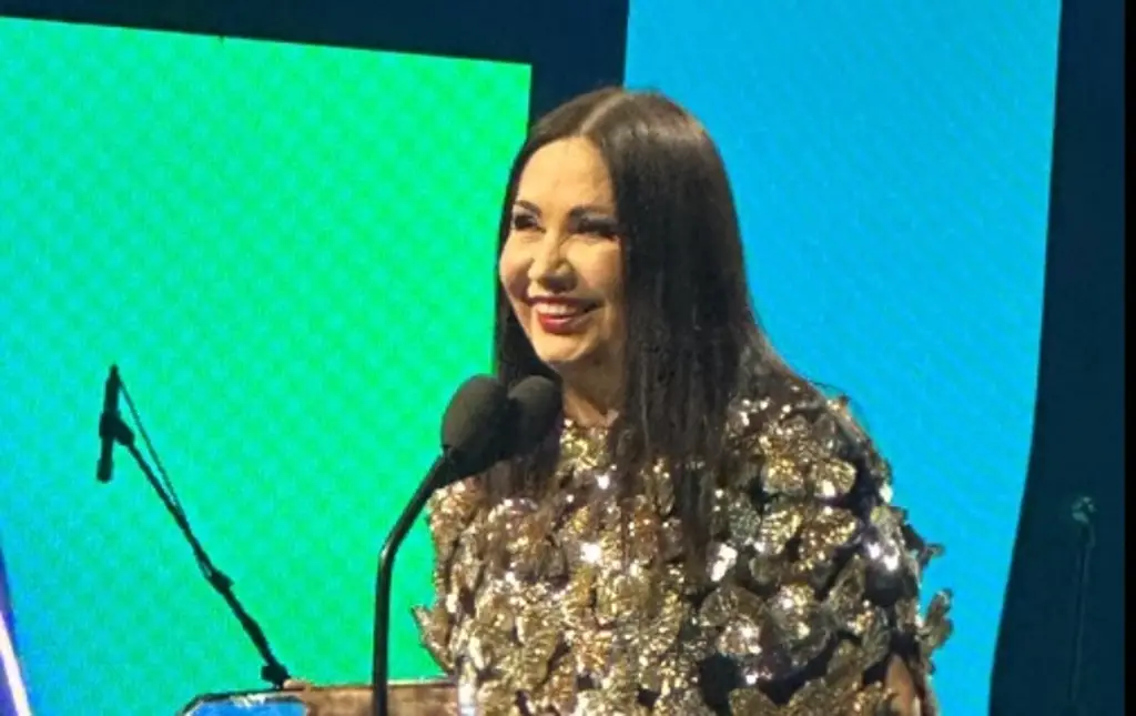 En concierto, Ana Gabriel condena crimen de Carlos Manzo; ‘lo que digo me pone en peligro’