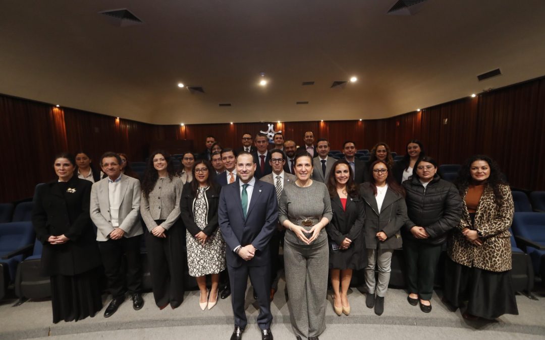 Diálogo cercano con empleadores, necesario para construir un país más próspero: Kenia López Rabadán