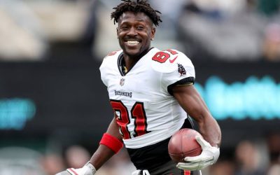 Exestrella de la NFL es extraditado a EEUU por intento de asesinato