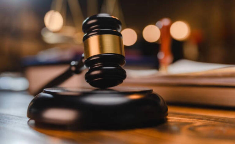 Vinculan a proceso al exrector de la UAEM por delincuencia organizada