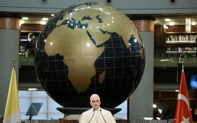 Abre León XIV su primer viaje con el aviso de que está en juego el futuro de la humanidad