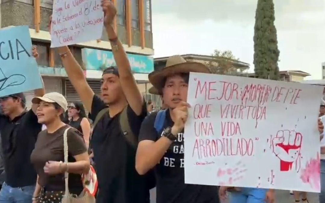 Atacan, irrumpen y causan daños al Palacio de Gobierno de Michoacán.