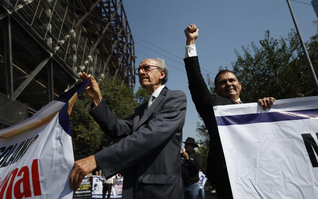 Exjuzgadores protestan en CDMX para exigir el pago de su indemnización