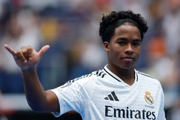Endrick con pie y medio fuera del Real Madrid