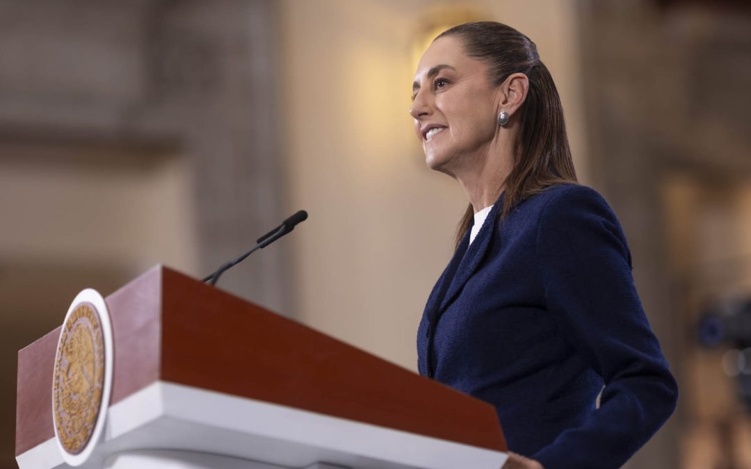 Presume Sheinbaum de la fortaleza del peso frente al dólar como muestra de “confianza”