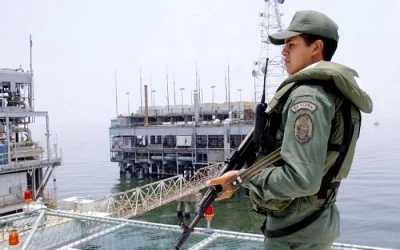 Venezuela pide a trabajadores extremar vigilancia en instalaciones petroleras