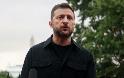 Zelenski tiene previsto viajar el lunes a Londres para mantener contactos de paz