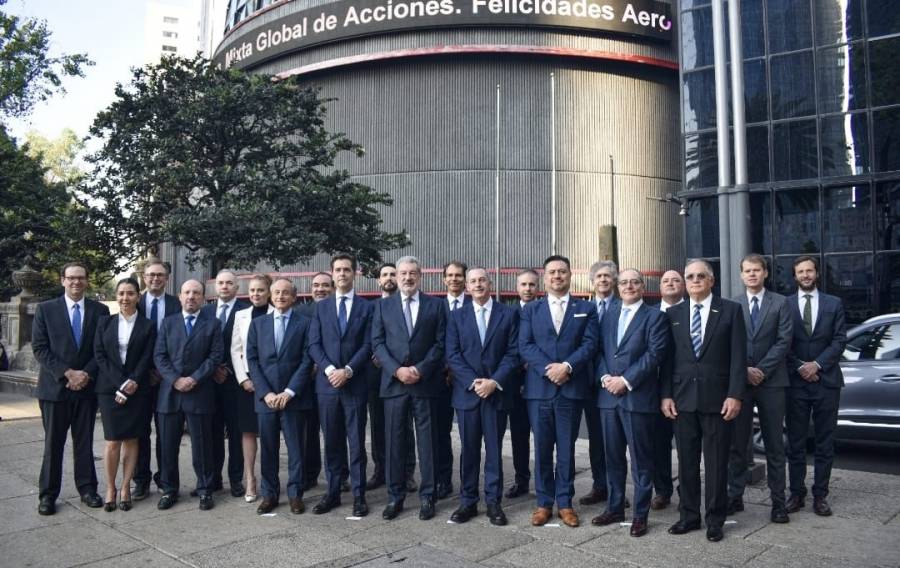 Aeroméxico celebra regreso a la BMV y anuncia nueva ruta a Barcelona