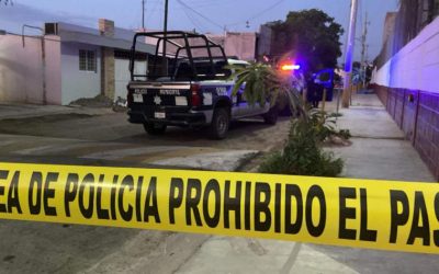 Hallan el cuerpo de una mujer dentro de un vehículo frente a hospital de Los Mochis
