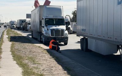 Agricultores vuelven a bloquear cruces internacionales de carga en Ciudad Juárez; exigen avances en la Ley Nacional de Aguas
