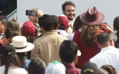 Luisa María Alcalde, «Andy» López Beltrán y coordinadores de Morena, permanecen cerca de Sheinbaum en el Zócalo