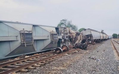 Continúan trabajos de limpieza por descarrilamiento de nueve góndolas en Atitalaquia, Hidalgo