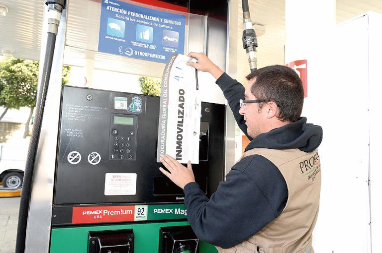 Profeco presenta 43 denuncias ante la FGR contra gasolineras; es por vender litros incompletos