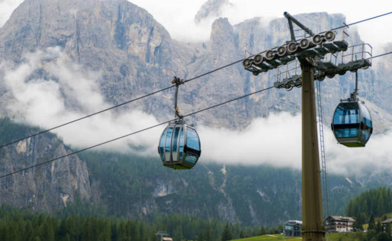 Incidente en teleférico deja un centenar de personas atrapadas en los Alpes italianos