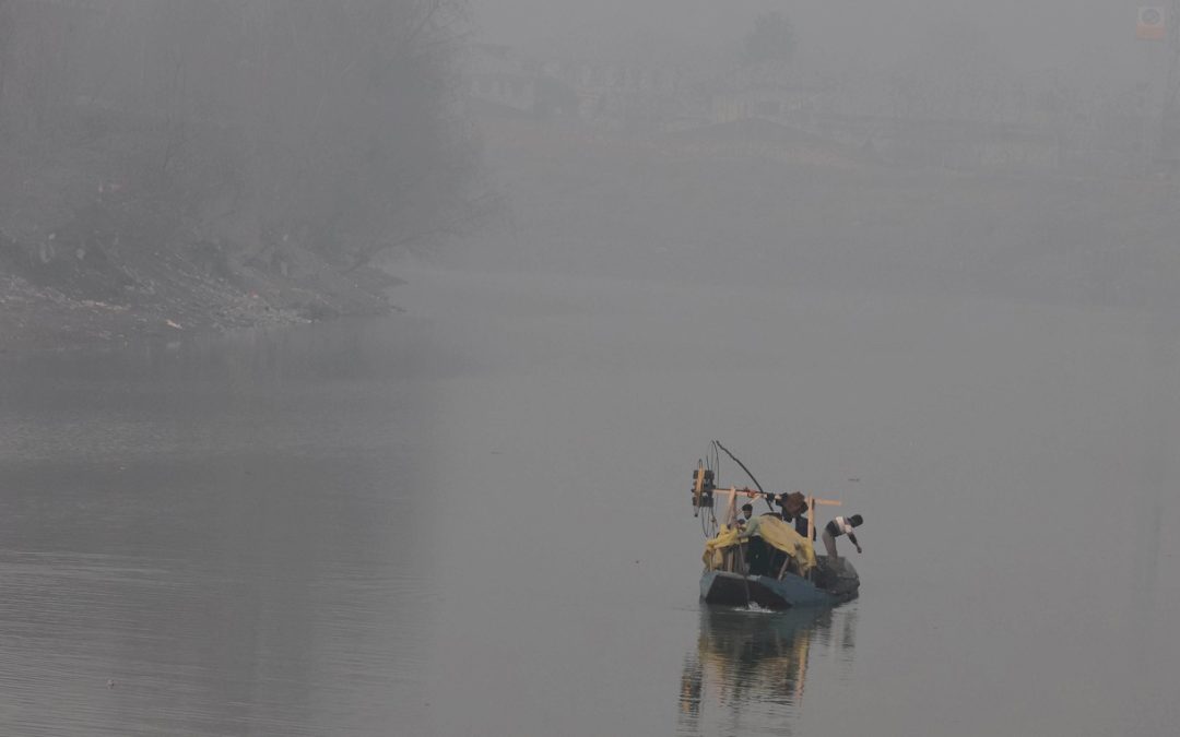 Sigue Nueva Delhi atrapada por segundo día consecutivo bajo una contaminación “severa”