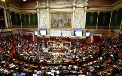 Salva primer ministro el puesto al aprobarse las cuentas de la Seguridad Social