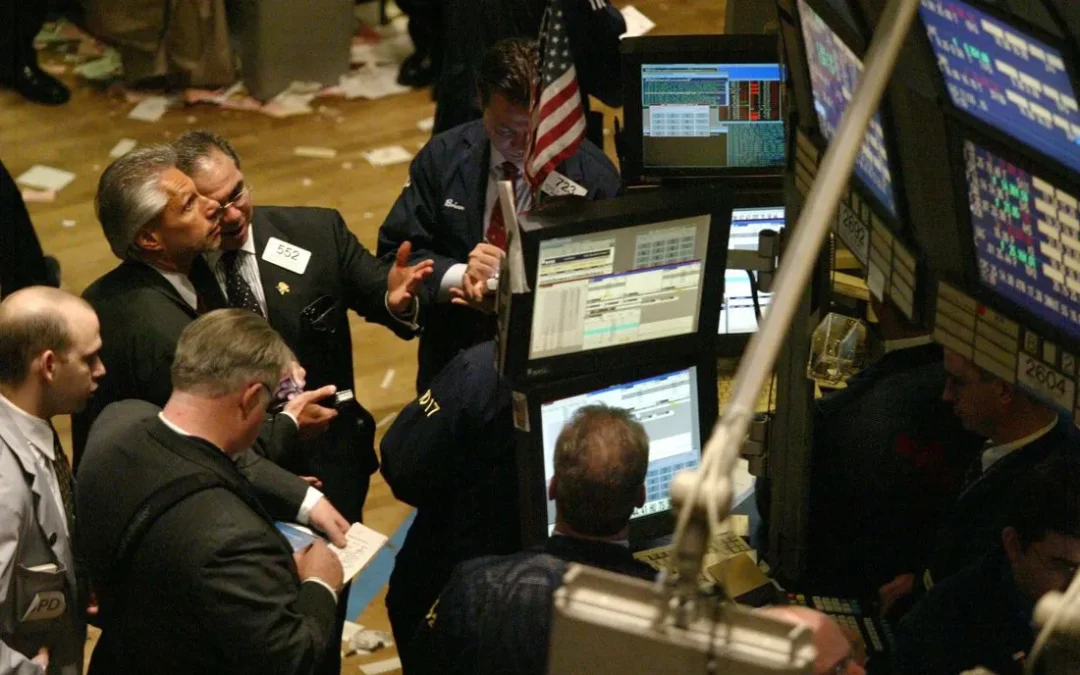 Wall Street cierra en rojo y el Dow Jones baja 0.45%, pendiente de la Fed