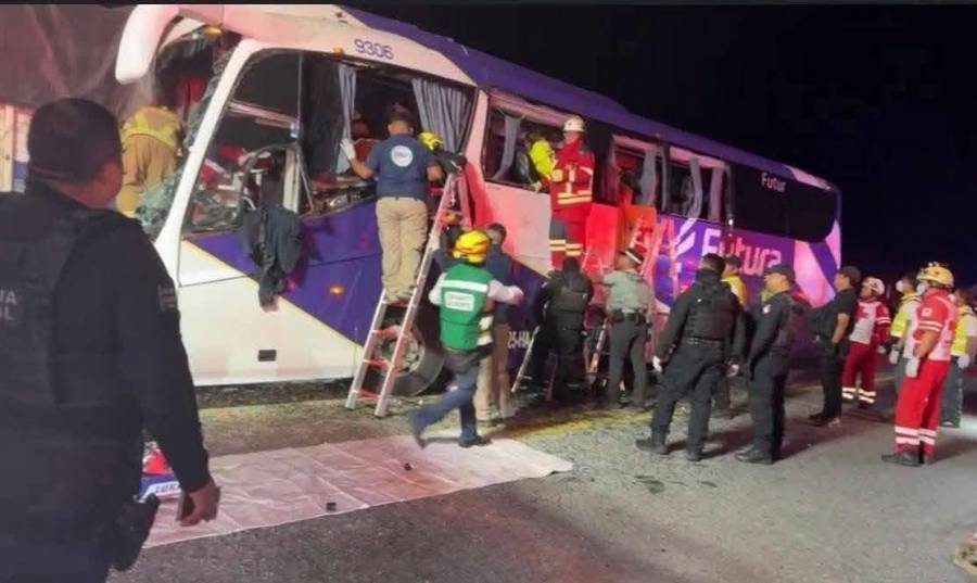Choque entre autobús y tráiler deja dos muertos y 35 heridos en Tamaulipas
