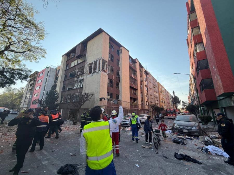 Explosión por acumulación de gas en Taxqueña deja daños en edificios y personas lesionadas