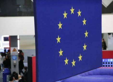 Bruselas confirma que Bulgaria cumple criterios y adopta el euro