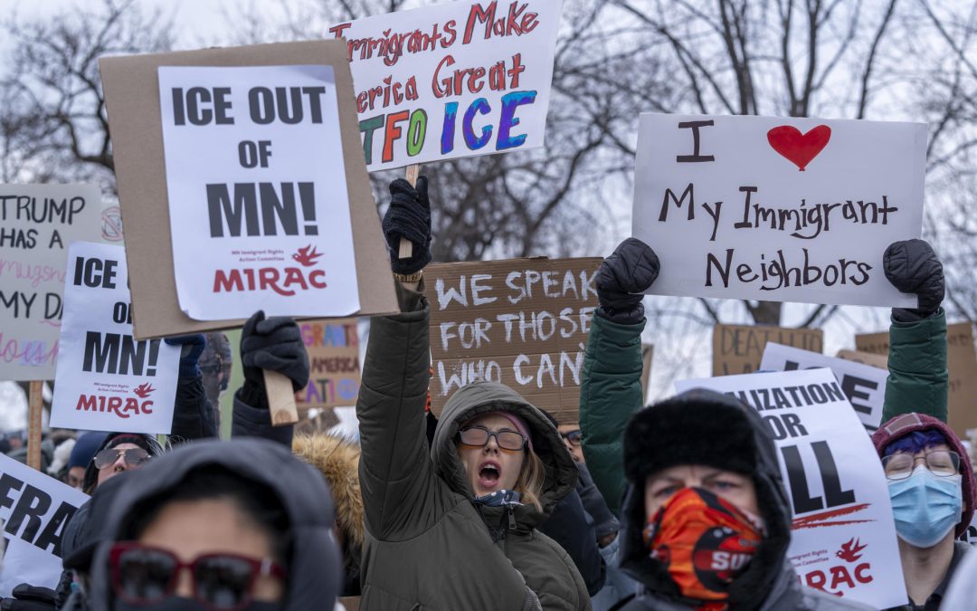 Las tensiones en Minneapolis por la actuación del ICE se disparan tras la amenaza de Trump