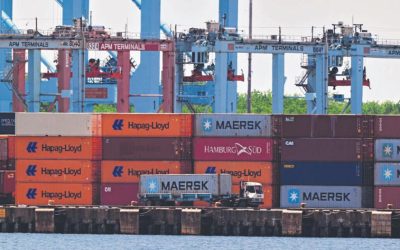 Déficit comercial de EU en octubre fue el más bajo en 15 años; registran menores importaciones