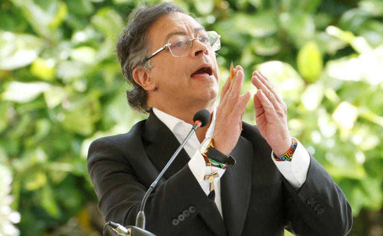 Petro aguarda traducción para responder a «amenaza ilegítima de Trump»; si detienen al presidente, desatarán al jaguar popular, asegura