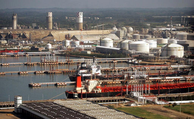 Permitirá EE.UU. que México suministre petróleo a Cuba