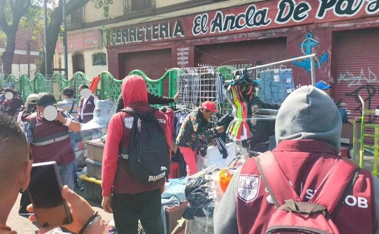 Desmantelan puestos de comercio informal en perímetros del Centro Histórico
