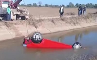 Cuatro jóvenes fallecen al caer vehículo a un canal de riego en Sonora