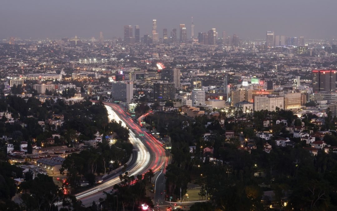 Prevé Banco Mundial que economía global crezca 2.7% en 2025 pese a gran