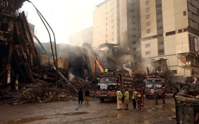 Da por muertos Pakistán a los 85 desaparecidos del incendio en un centro comercial