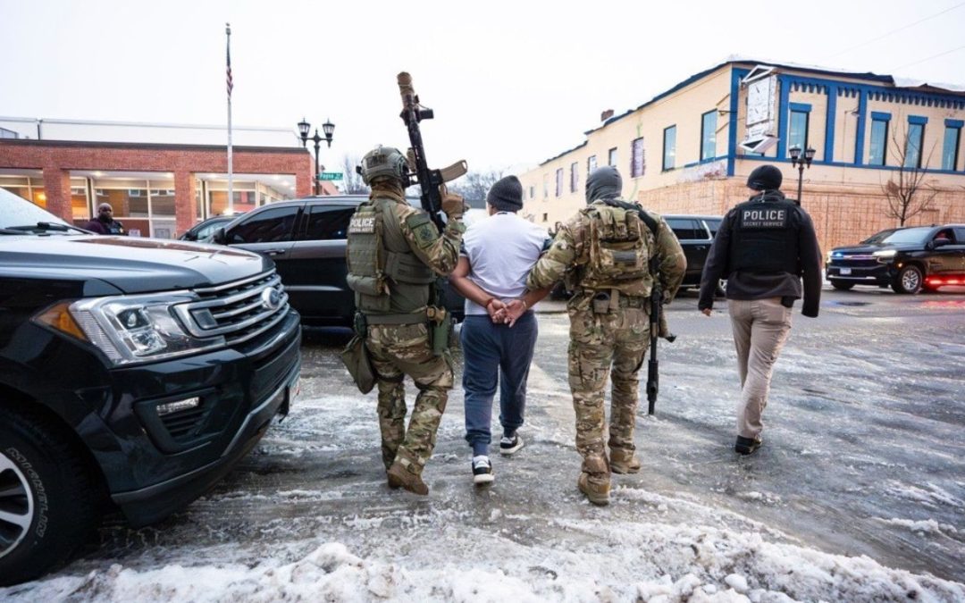 EE.UU. detiene a mil migrantes, entre ellos de México, en Minnesota