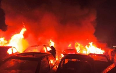Siniestro en Iztapalapa deja decenas de autos calcinados durante el arranque de 2026