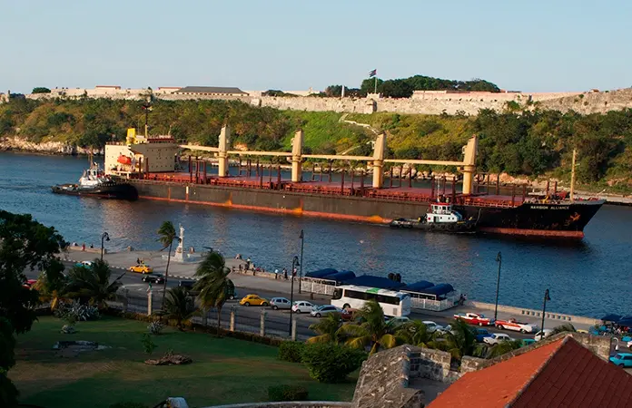 China le regala a Cuba 4,800 toneladas de arroz