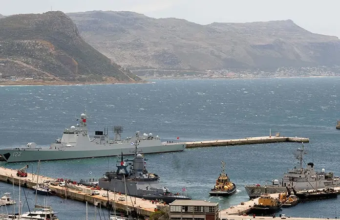 Inician ejercicios navales China, Rusia, Sudáfrica e Irán