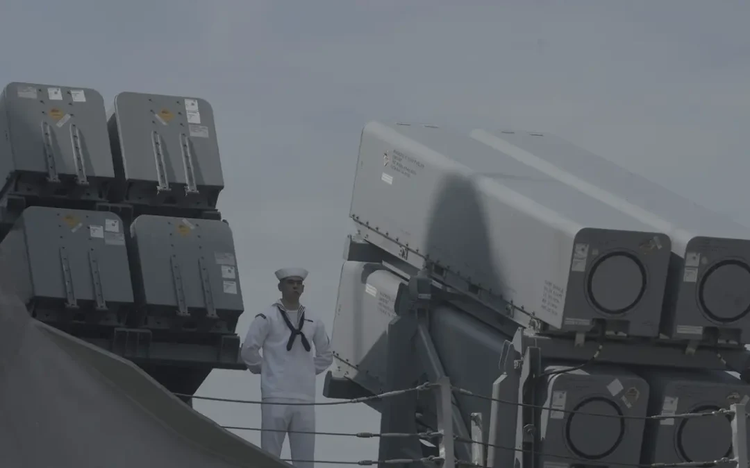 El USS Cincinnati atraca en la Base Naval de Ream en Camboya