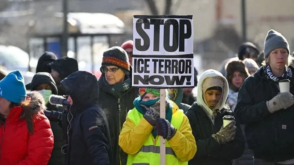Suspende el ICE a agentes que participaron en muerte de Alex Pretti en Mineápolis