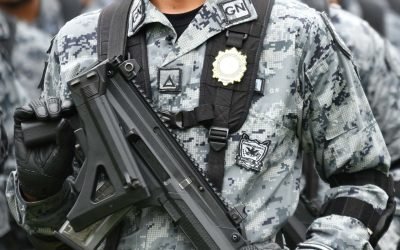 Defensa rechaza abuso en detención de maestro colombiano en aeropuerto de Nuevo León