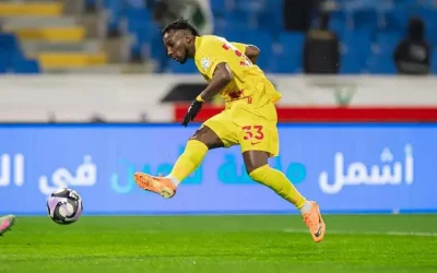 Julián Quiñones alcanza a CR7