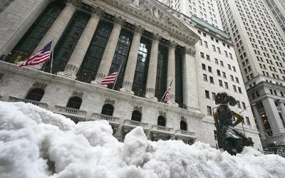 Mercado de EU avanza y el oro alcanza récord